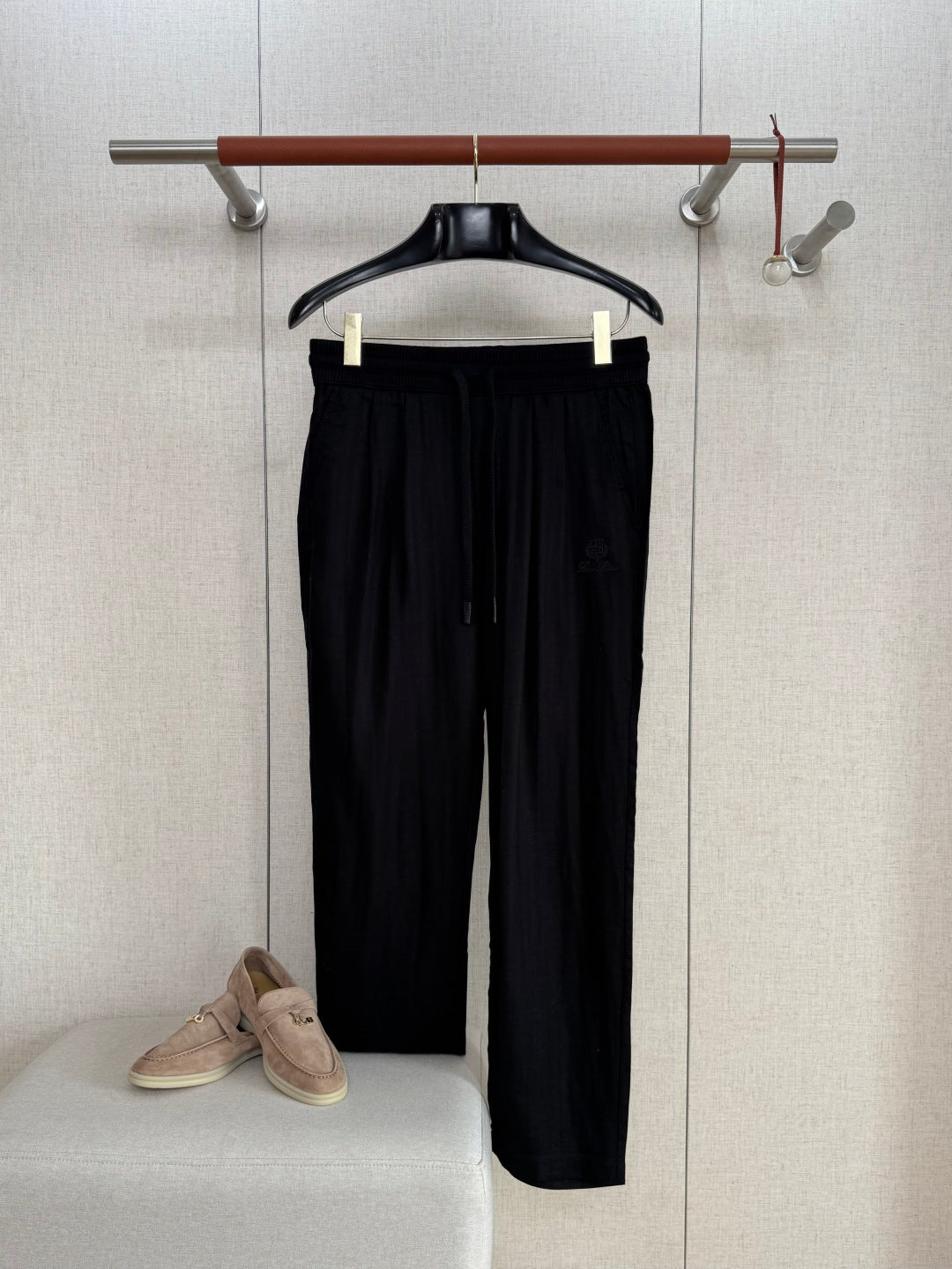 Loro Piana Hose Schwarz – Komfortable Hose mit Elastikbund und moderner Silhouette