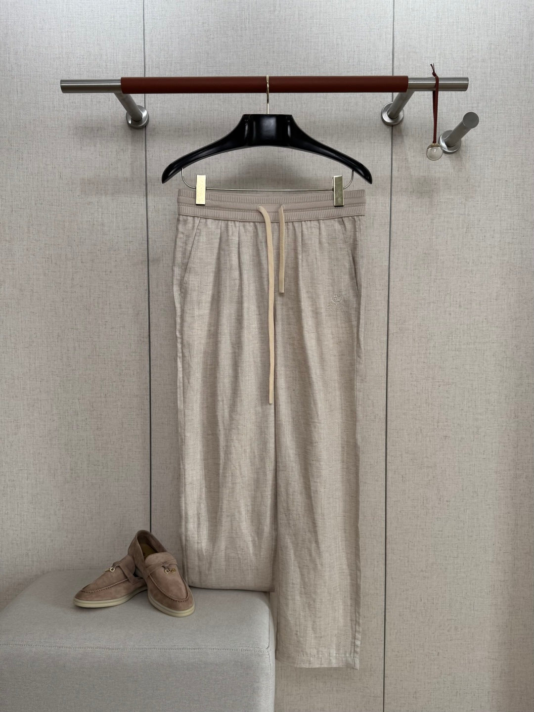 Loro Piana Hose Beige – Leichte Sommerhose mit Elastikbund und Kordelzug
