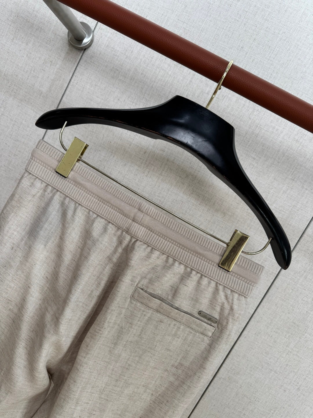 Loro Piana Hose Beige – Leichte Sommerhose mit Elastikbund und Kordelzug