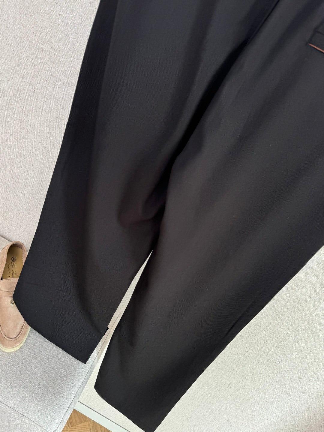 Loro Piana Hose Schwarz – Modernes Modell mit Elastikbund und zweifarbigen Kordelzügen