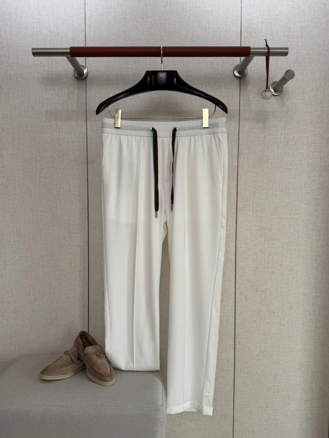 Loro Piana Hose Weiss – Moderne Hose mit Elastikbund und zweifarbigen Kordelzügen