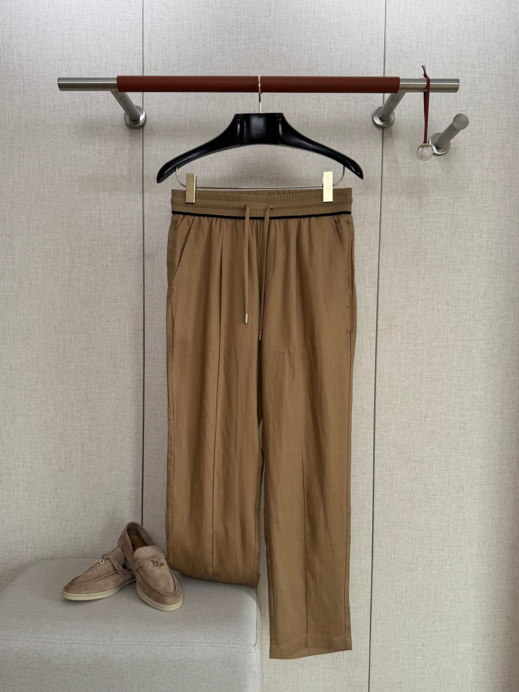 Loro Piana Hose Braun – Leichte Sommerhose mit Elastikbund und Kordelzug