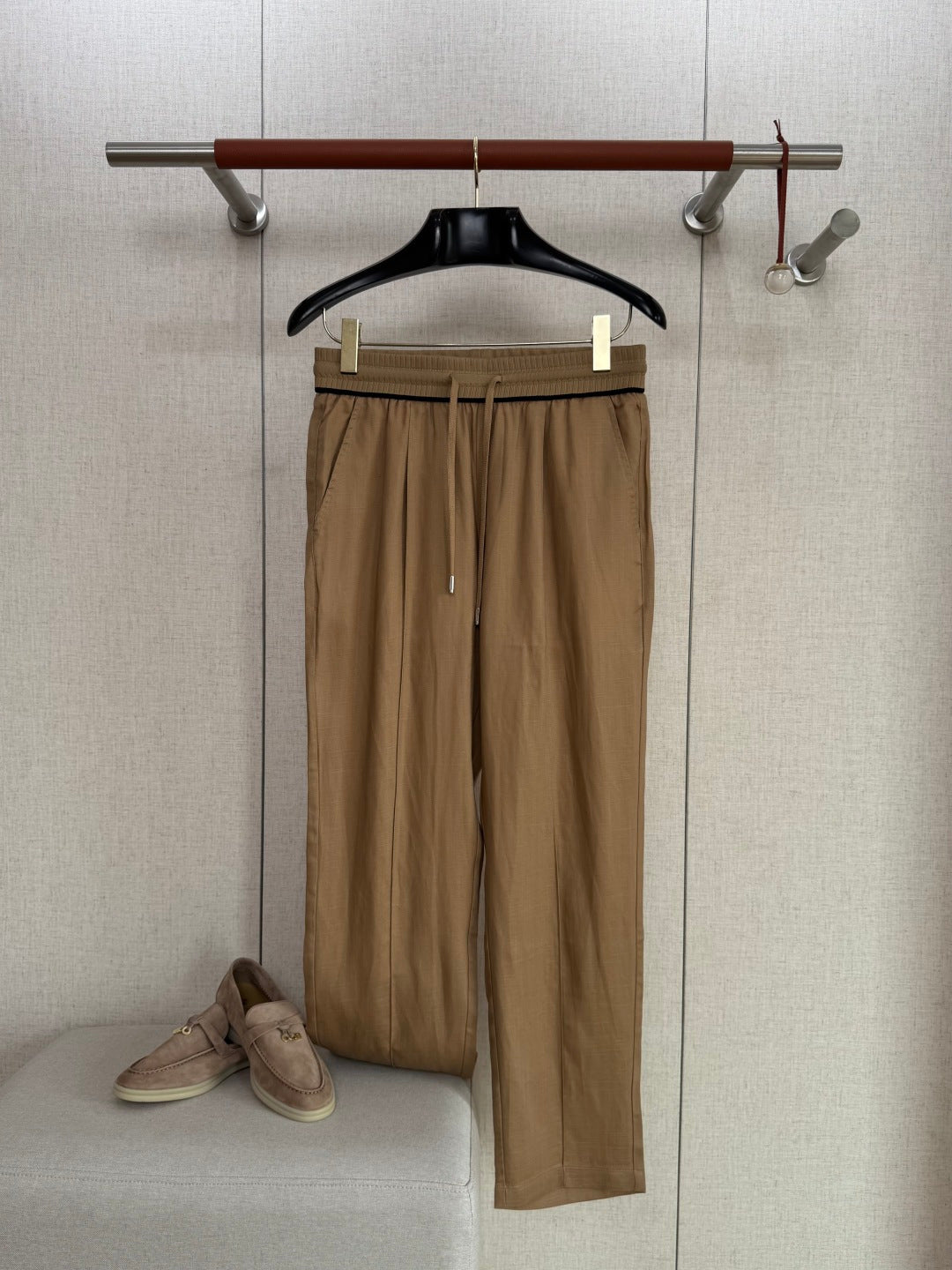 Loro Piana Hose Braun – Leichte Sommerhose mit Elastikbund und Kordelzug