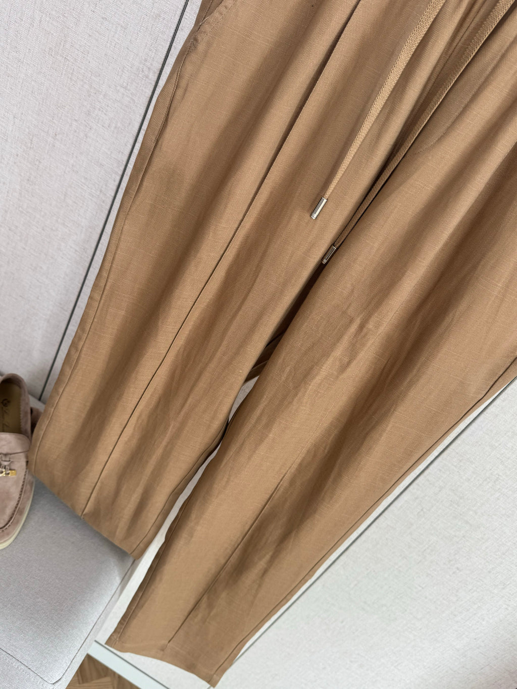 Loro Piana Hose Braun – Leichte Sommerhose mit Elastikbund und Kordelzug