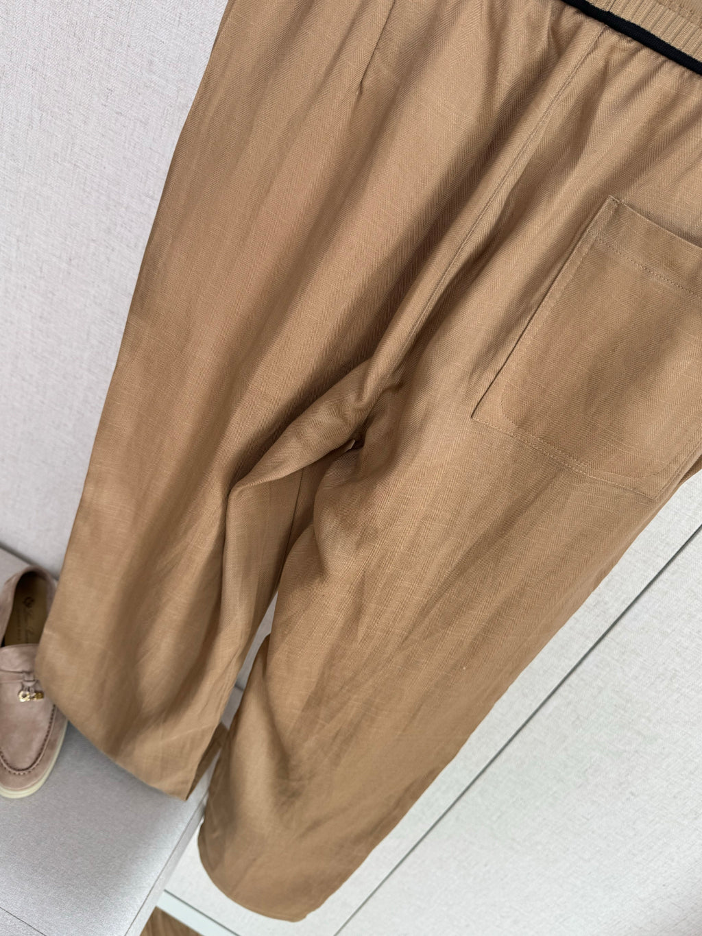 Loro Piana Hose Braun – Leichte Sommerhose mit Elastikbund und Kordelzug