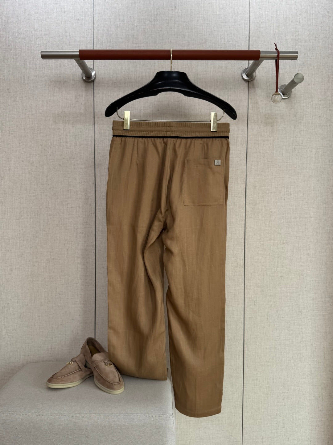Loro Piana Hose Braun – Leichte Sommerhose mit Elastikbund und Kordelzug