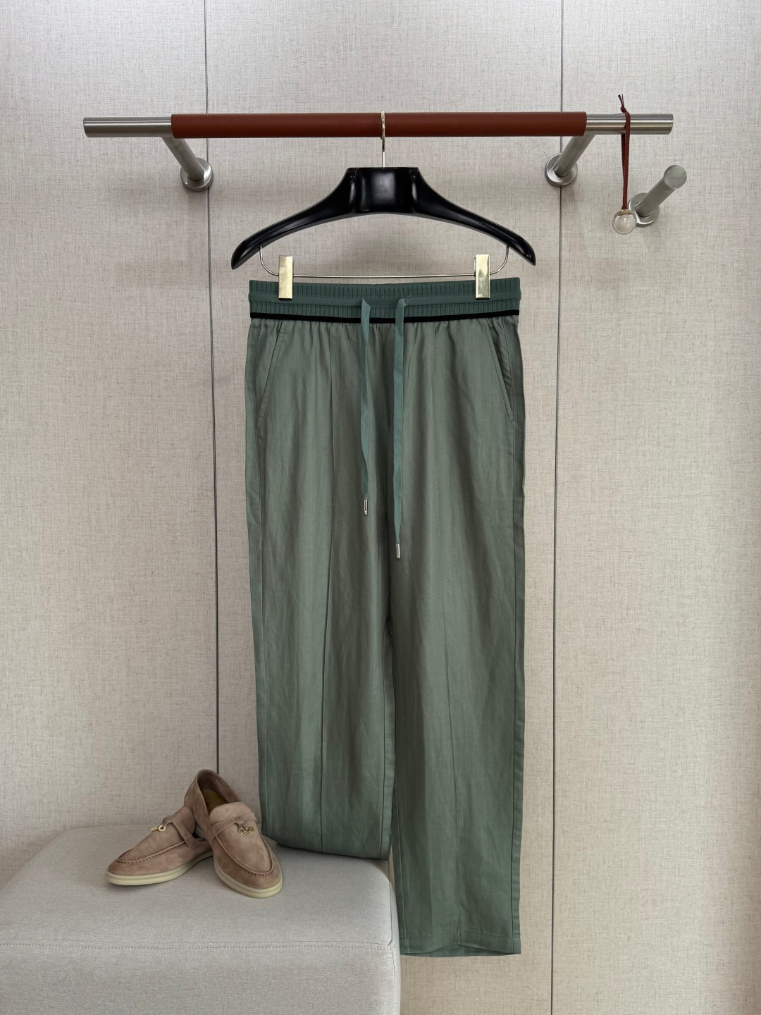 Loro Piana Hose Grün – Leichte Sommerhose mit Elastikbund und Kordelzug