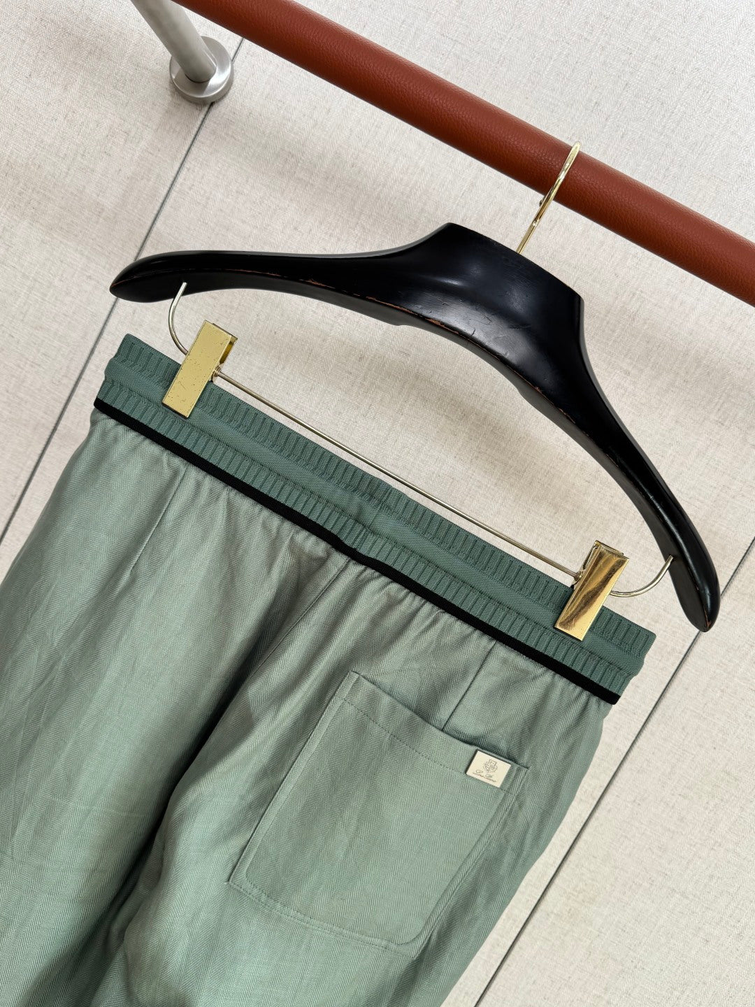 Loro Piana Hose Grün – Leichte Sommerhose mit Elastikbund und Kordelzug