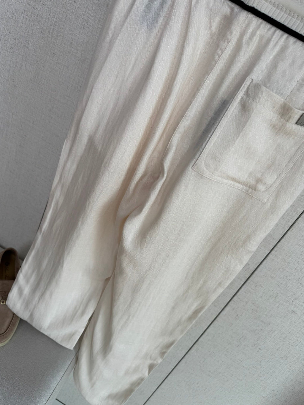 Loro Piana Hose Hellbeige – Leichte Sommerhose mit Elastikbund und Kordelzug