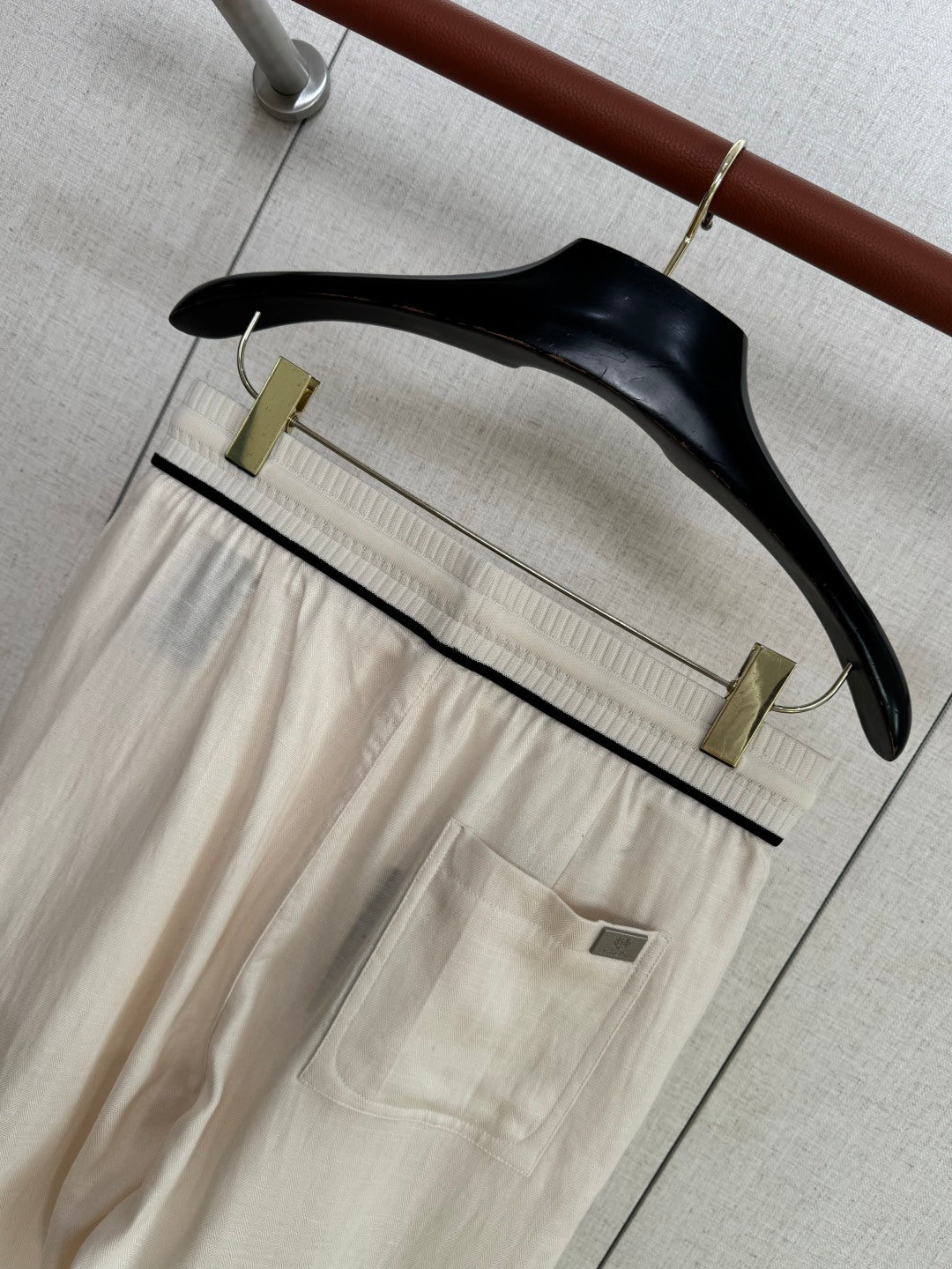 Loro Piana Hose Hellbeige – Leichte Sommerhose mit Elastikbund und Kordelzug