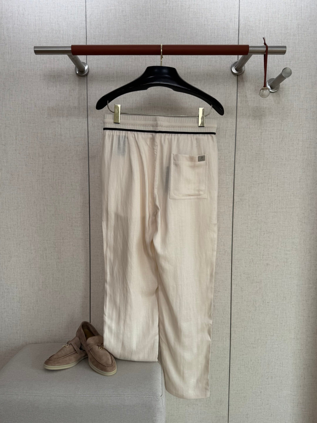 Loro Piana Hose Hellbeige – Leichte Sommerhose mit Elastikbund und Kordelzug