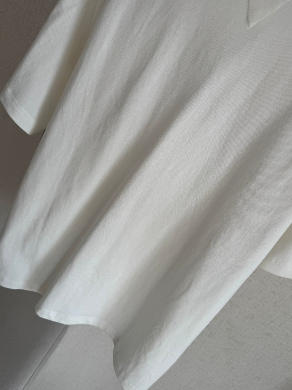 Dior – Weisses T-Shirt mit Brusttasche und Metallnieten