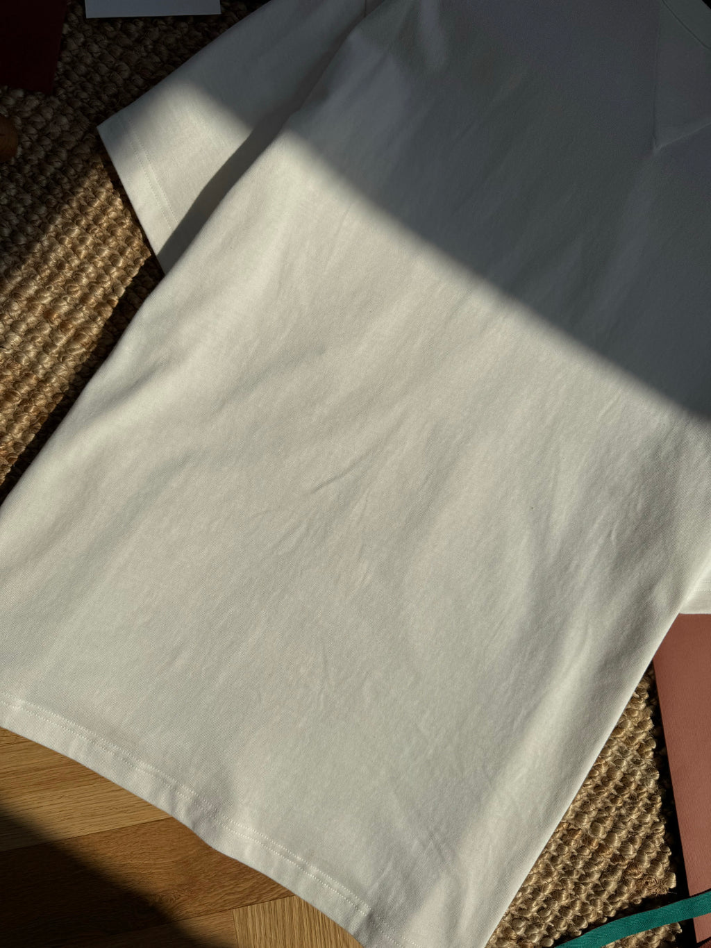 Dior – Weisses T-Shirt mit Brusttasche und Metallnieten