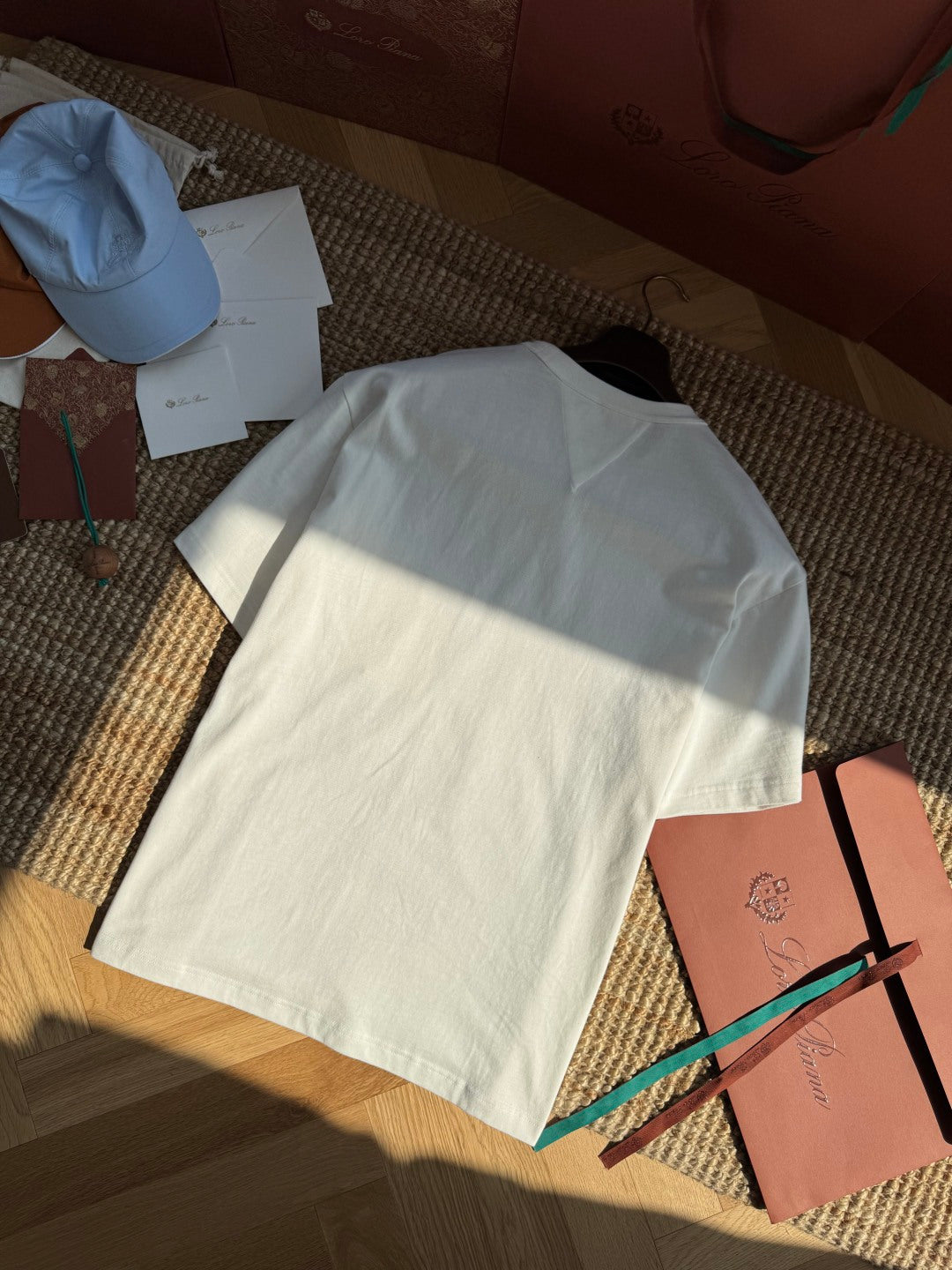 Dior – Weisses T-Shirt mit Brusttasche und Metallnieten