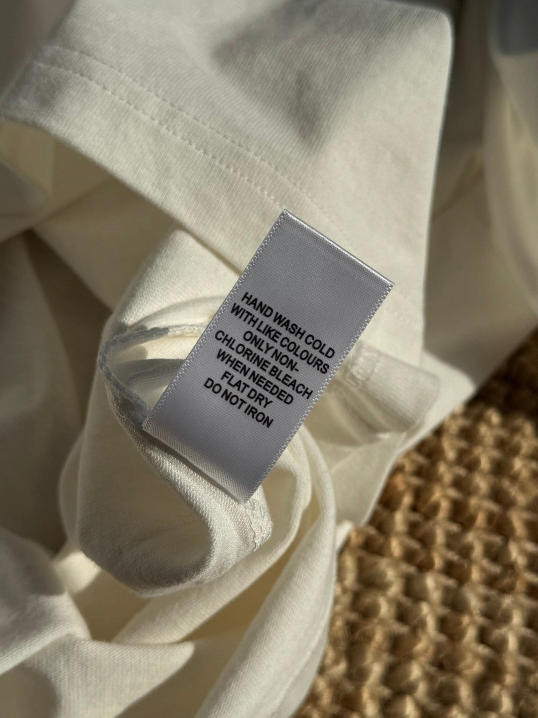 Dior – Weisses T-Shirt mit Brusttasche und Metallnieten