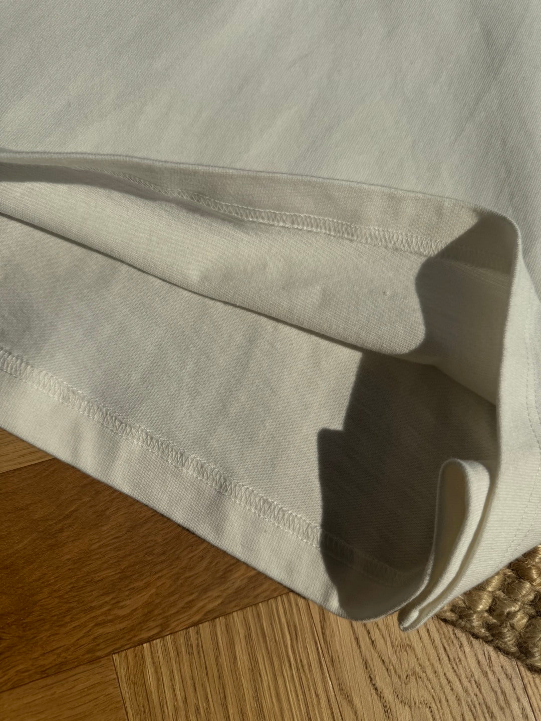 Dior – Weisses T-Shirt mit Brusttasche und Metallnieten