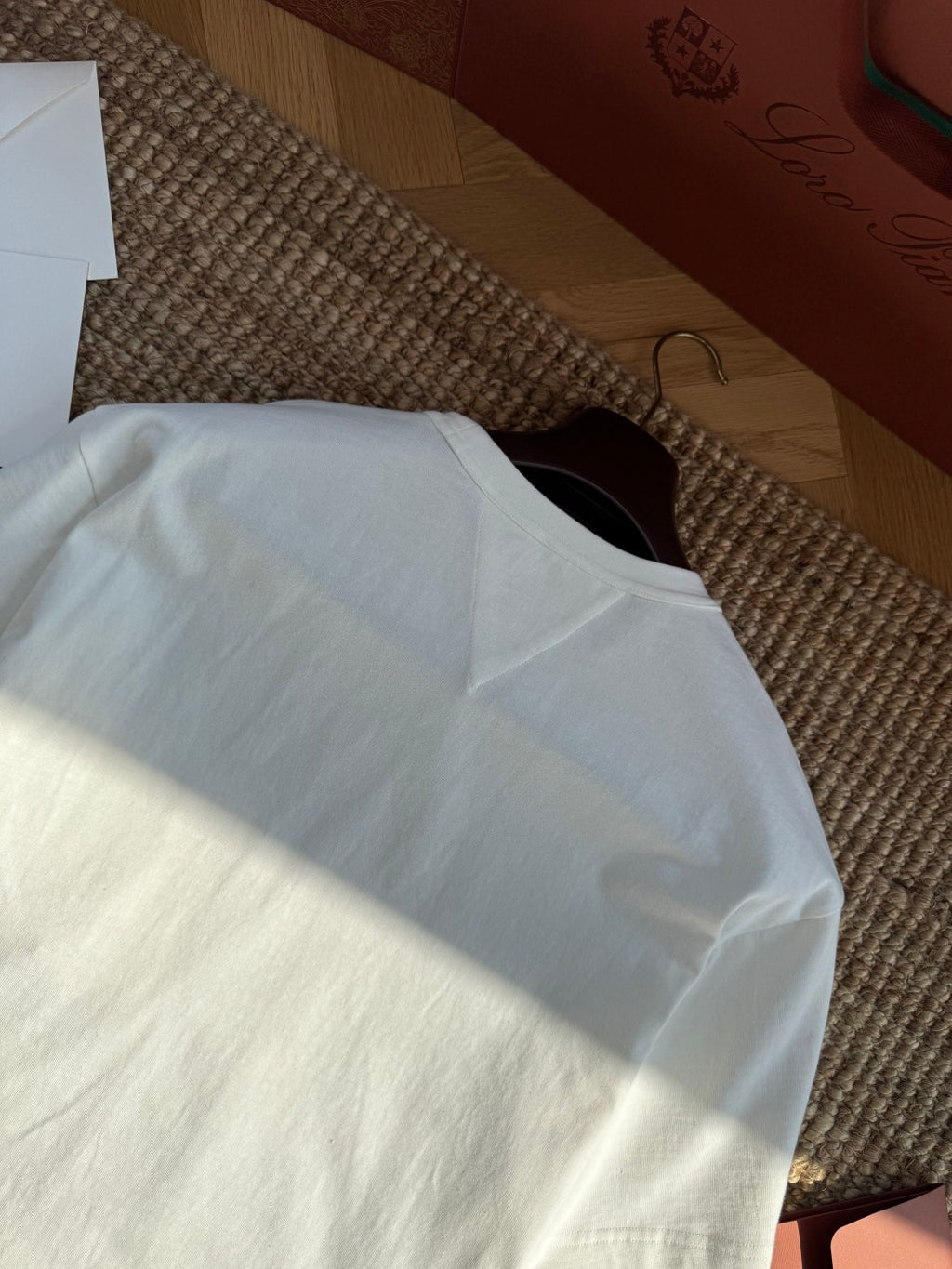 Dior – Weisses T-Shirt mit Brusttasche und Metallnieten