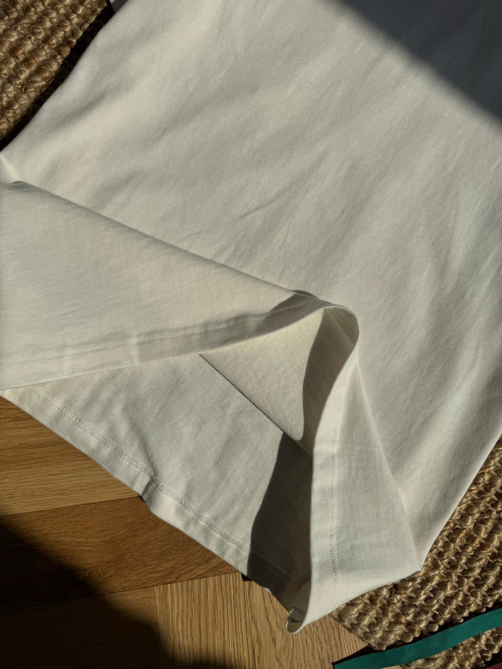 Dior – Weisses T-Shirt mit Brusttasche und Metallnieten