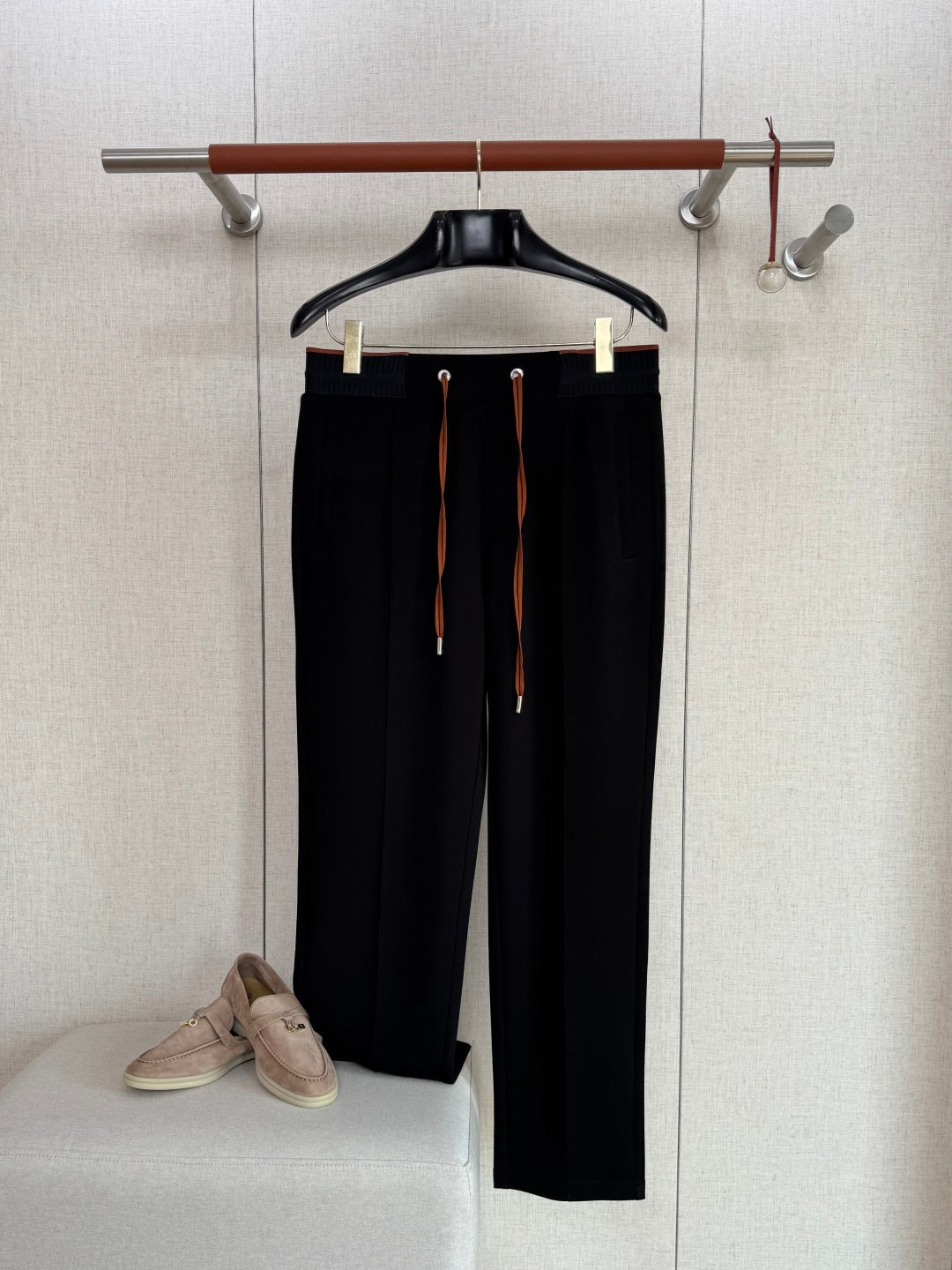 ZEGNA Schwarze Jersey-Jogpants mit braunen Kordeln und geradem Bein