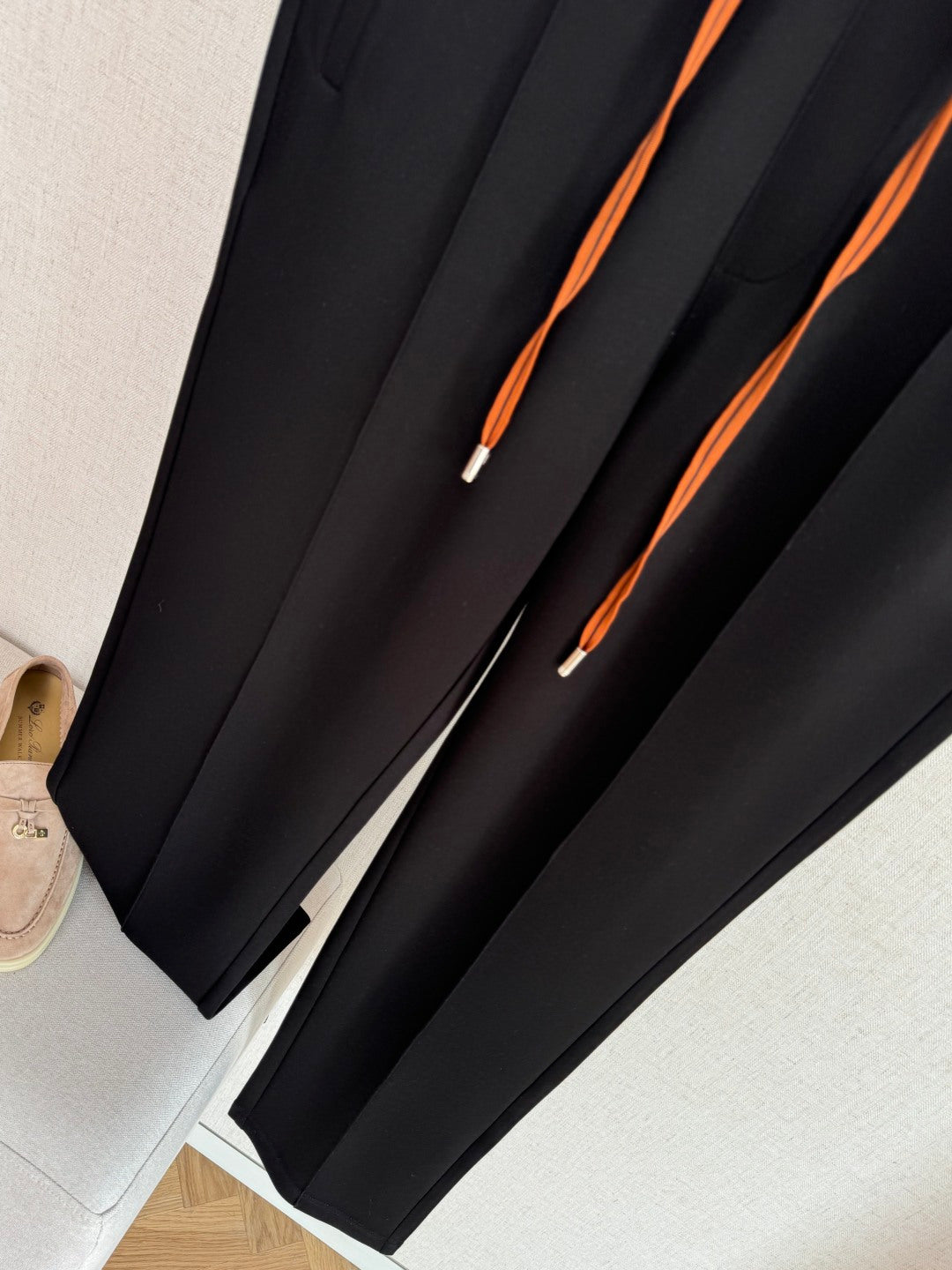 ZEGNA Schwarze Jersey-Jogpants mit braunen Kordeln und geradem Bein
