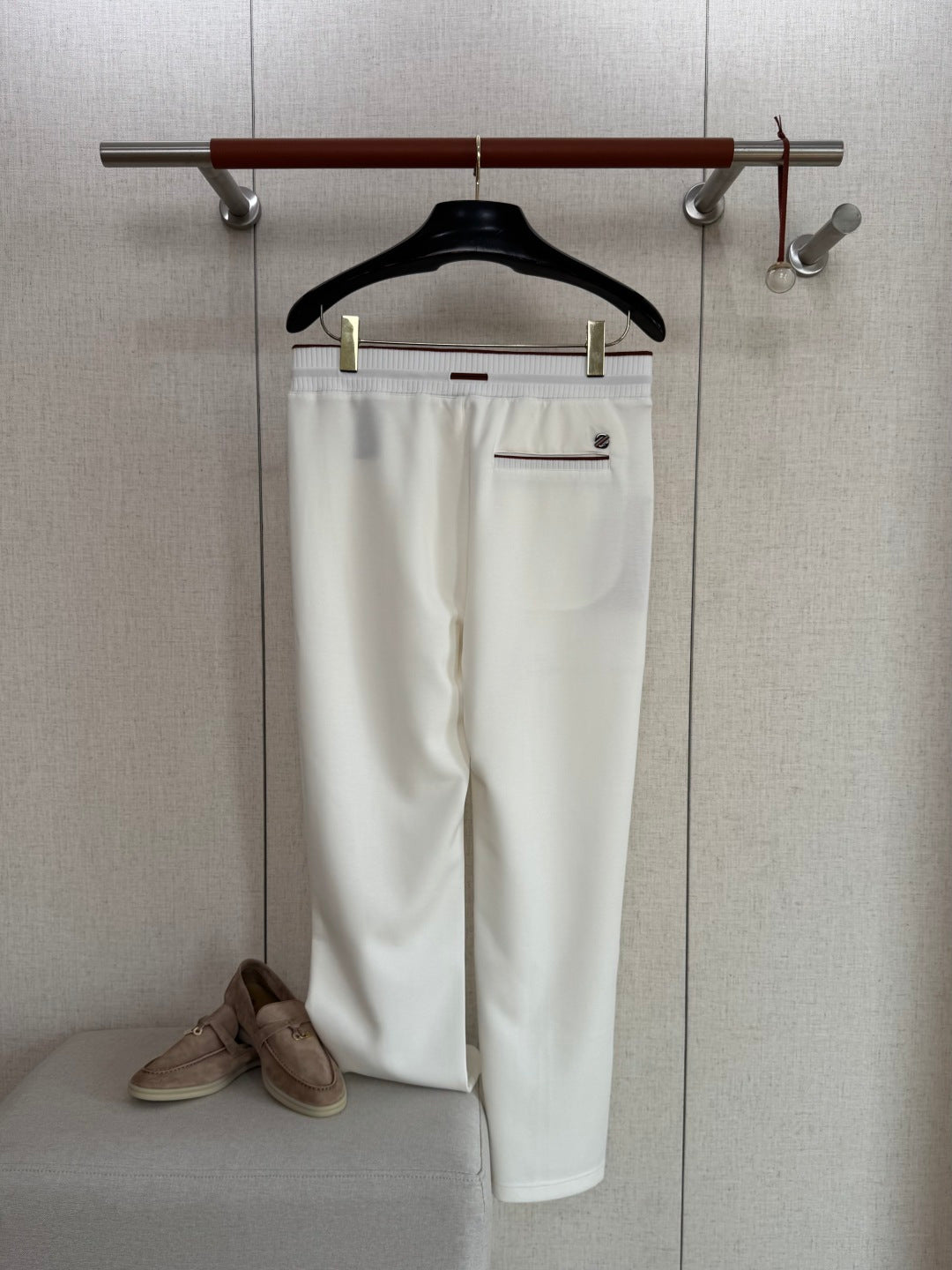 ZEGNA Weisse Jersey-Jogpants mit braunen Kordeln und geradem Bein