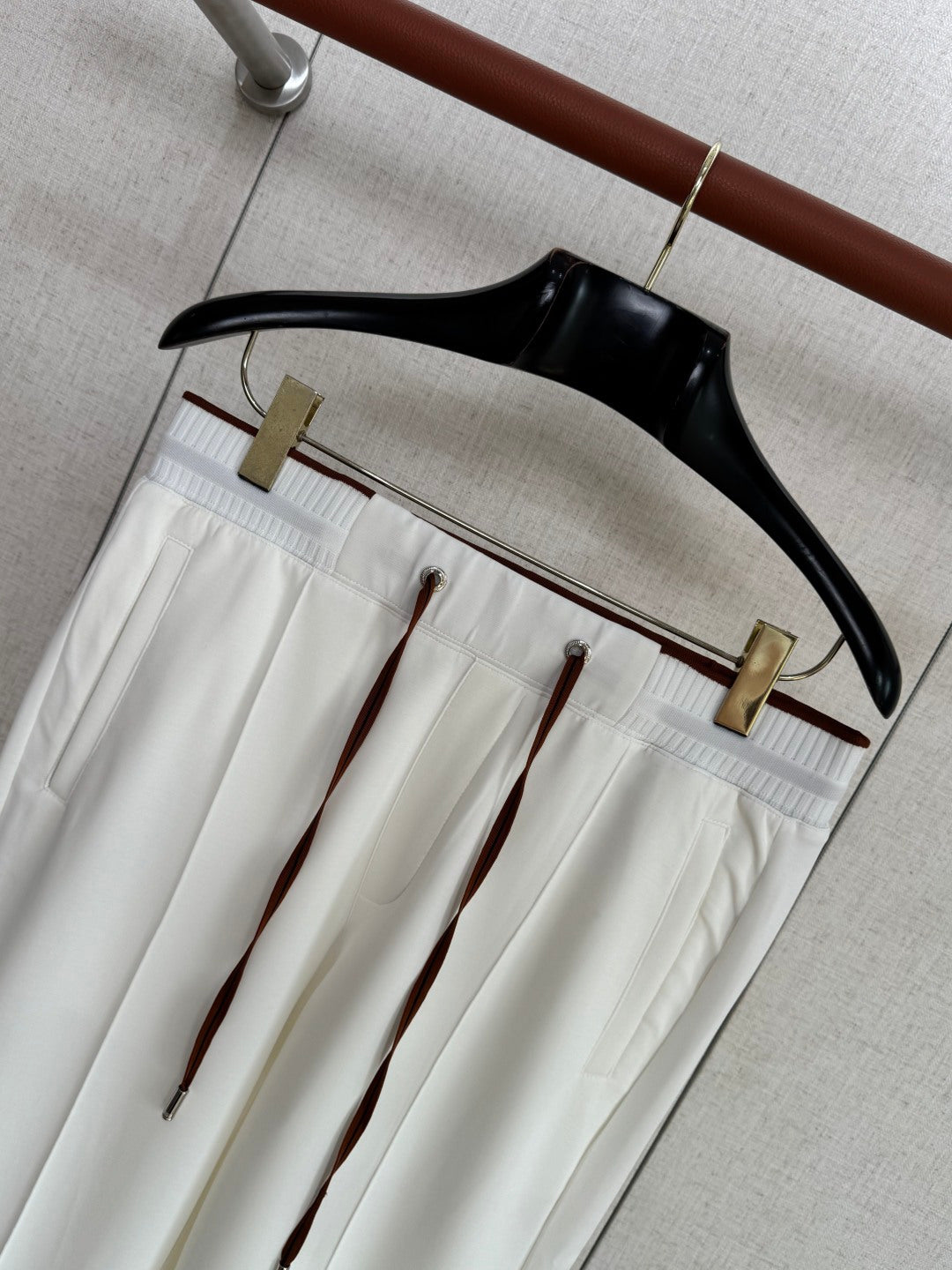 ZEGNA Weisse Jersey-Jogpants mit braunen Kordeln und geradem Bein
