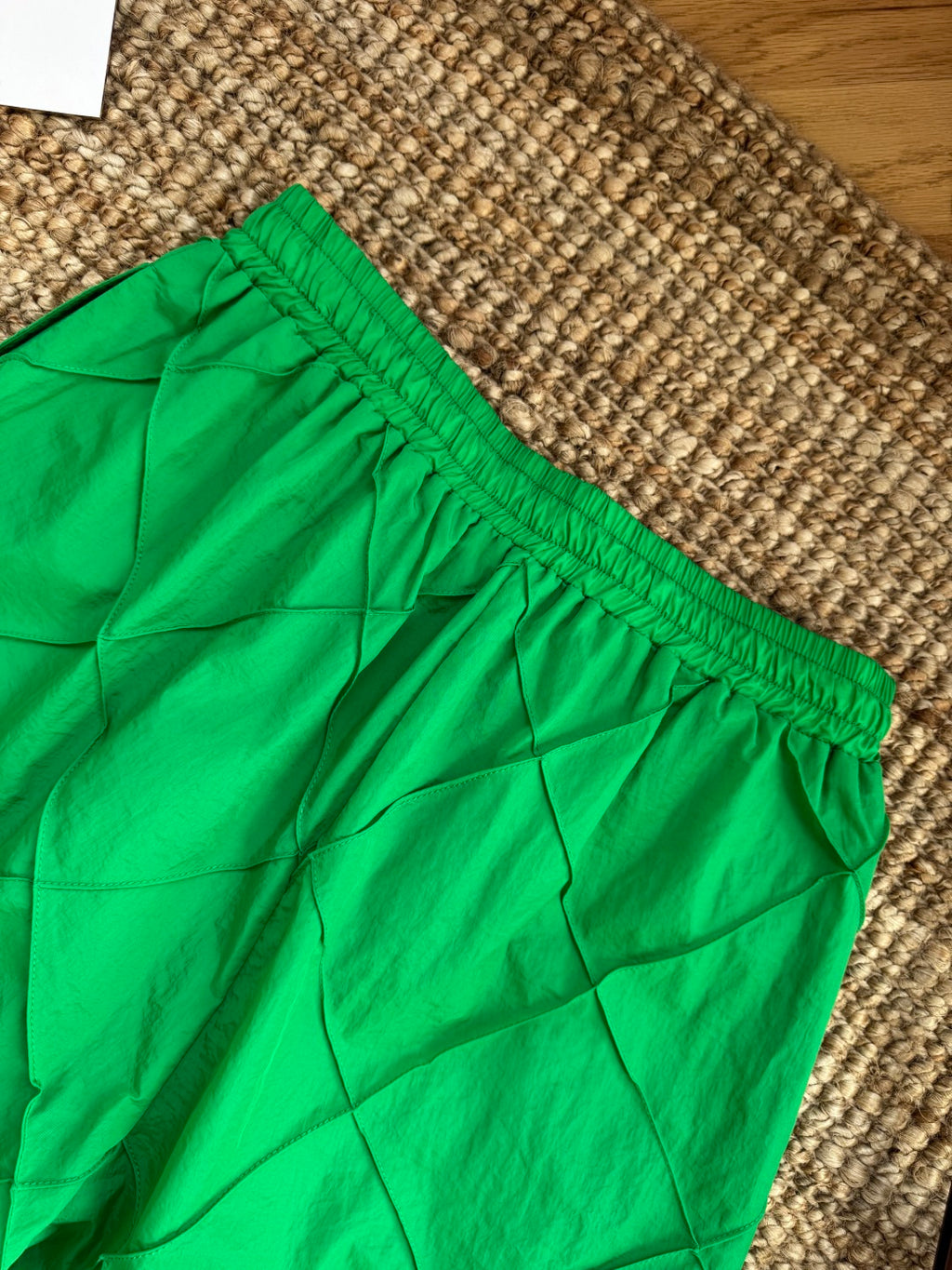 Dior – Grüne Shorts mit elastischem Bund und gestepptem Diamantmuster