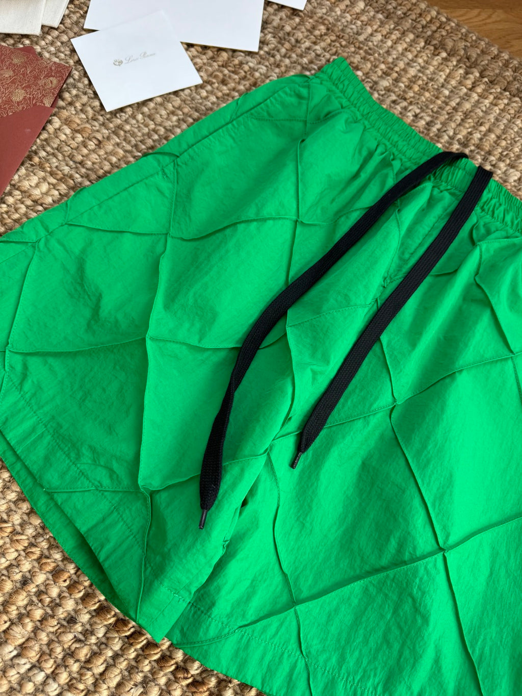 Dior – Grüne Shorts mit elastischem Bund und gestepptem Diamantmuster