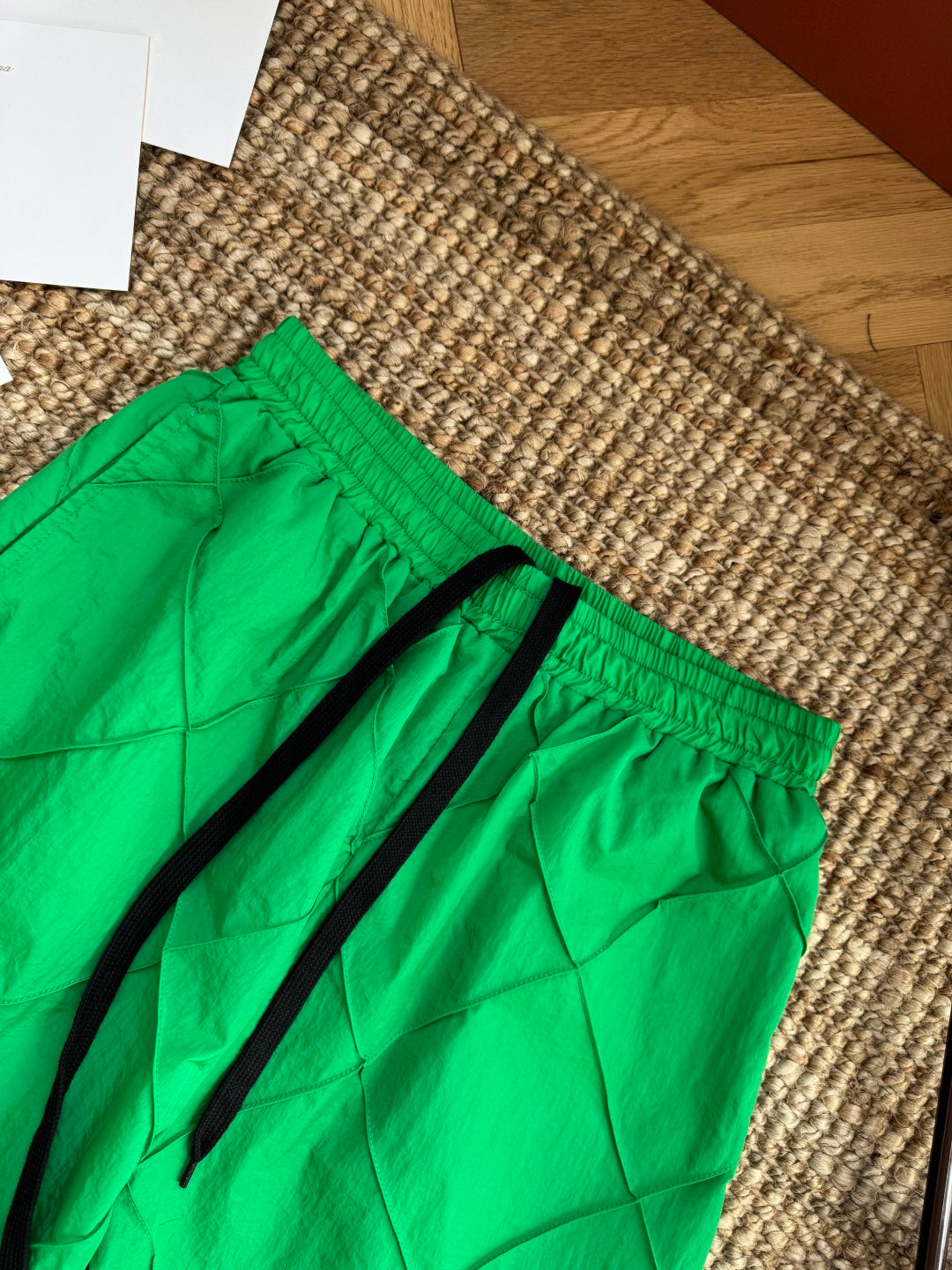 Dior – Grüne Shorts mit elastischem Bund und gestepptem Diamantmuster