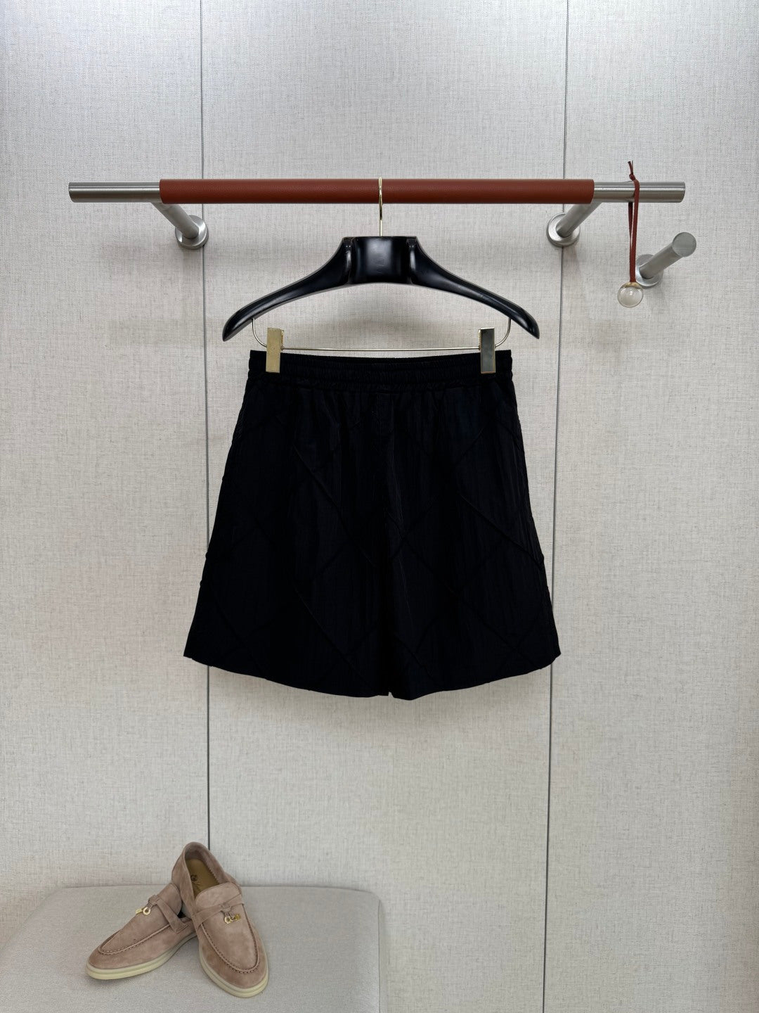 Dior – Schwarze Shorts mit elastischem Bund und gestepptem Diamantmuster