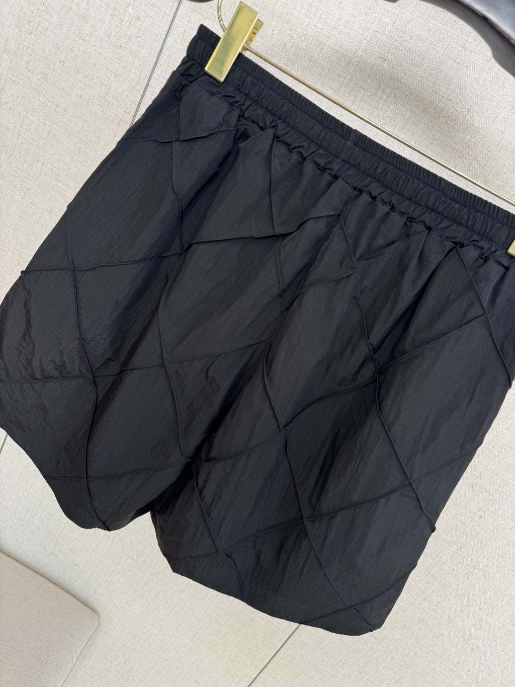 Dior – Schwarze Shorts mit elastischem Bund und gestepptem Diamantmuster