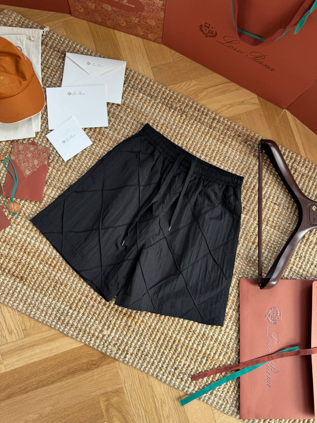 Dior – Schwarze Shorts mit elastischem Bund und gestepptem Diamantmuster