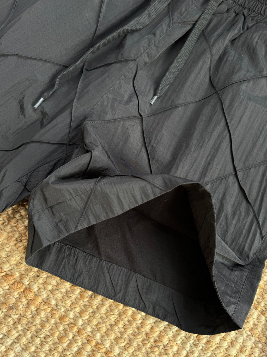 Dior – Schwarze Shorts mit elastischem Bund und gestepptem Diamantmuster