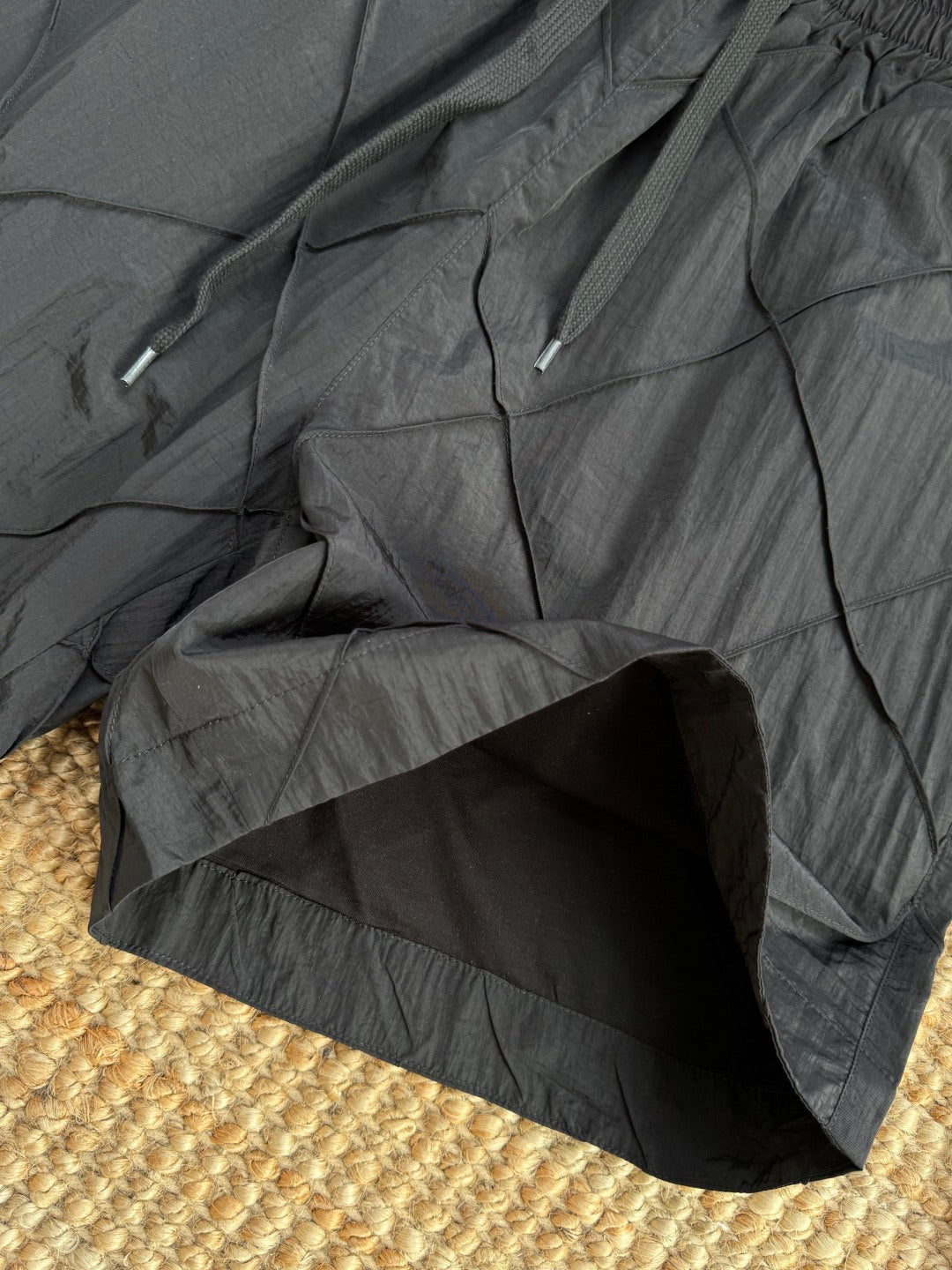 Dior – Schwarze Shorts mit elastischem Bund und gestepptem Diamantmuster