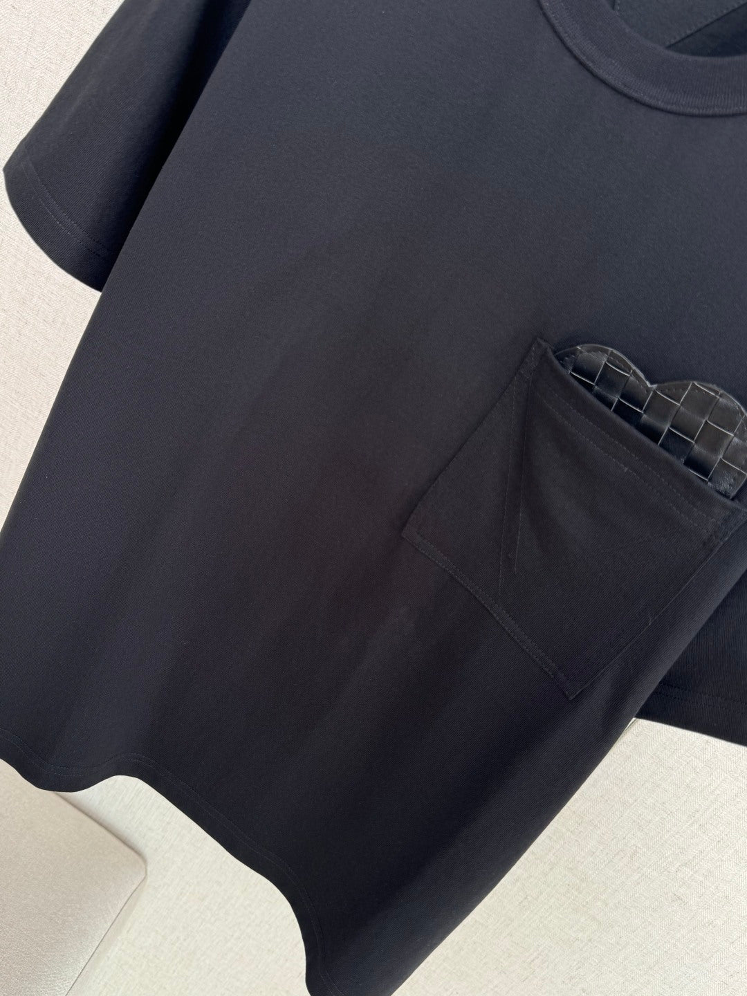 Dior – Schwarzes T-Shirt mit gemusterter Einstecktasche und Brusttasche