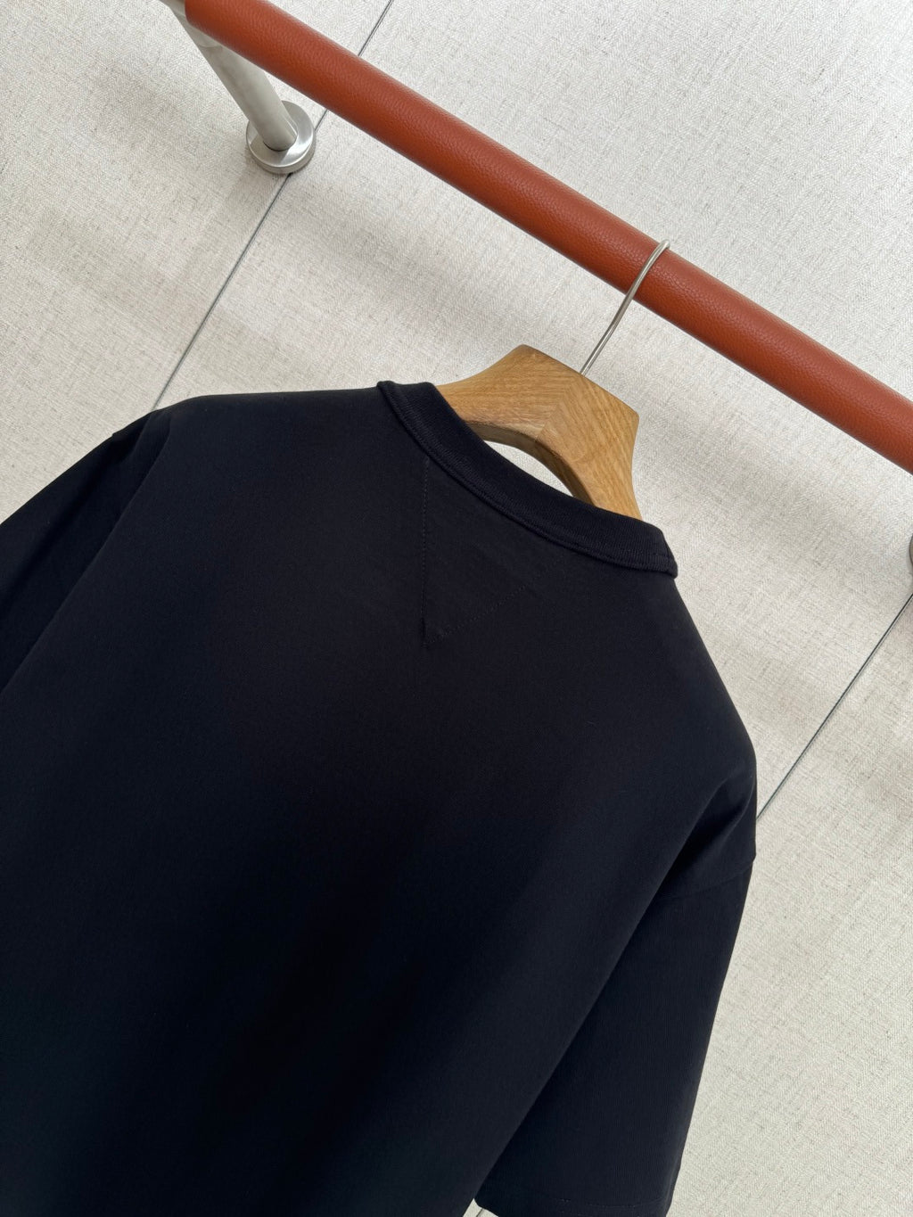 Dior – Schwarzes T-Shirt mit gemusterter Einstecktasche und Brusttasche