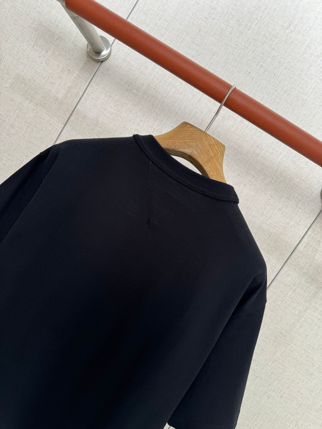 Dior – Schwarzes T-Shirt mit gemusterter Einstecktasche und Brusttasche