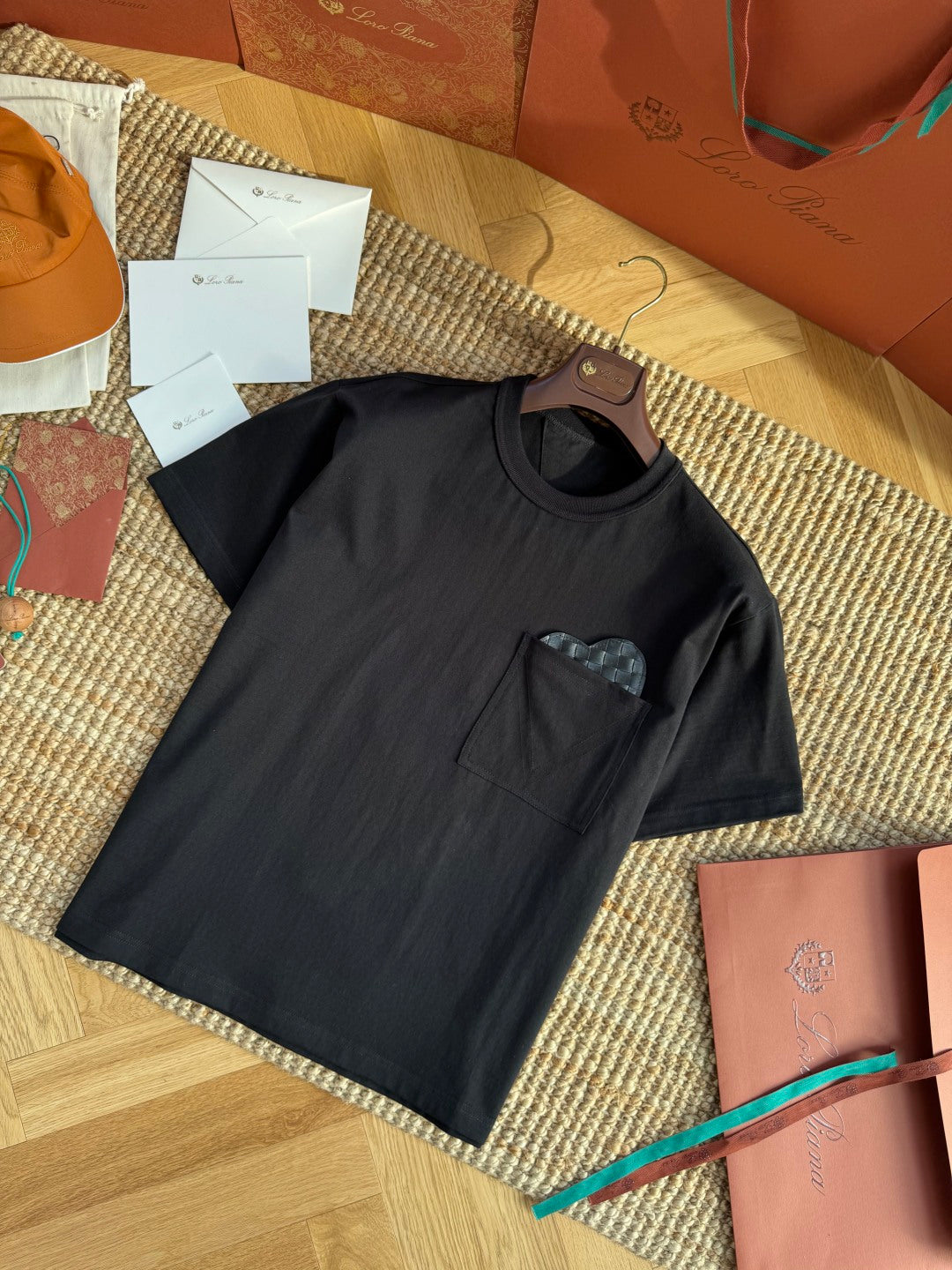 Dior – Schwarzes T-Shirt mit gemusterter Einstecktasche und Brusttasche