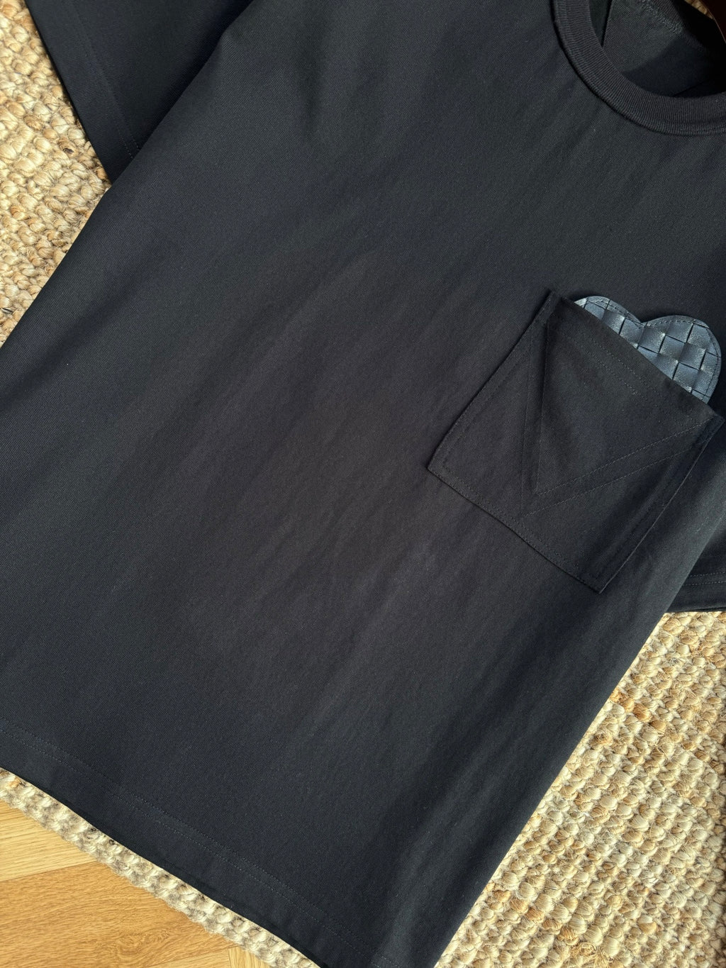 Dior – Schwarzes T-Shirt mit gemusterter Einstecktasche und Brusttasche