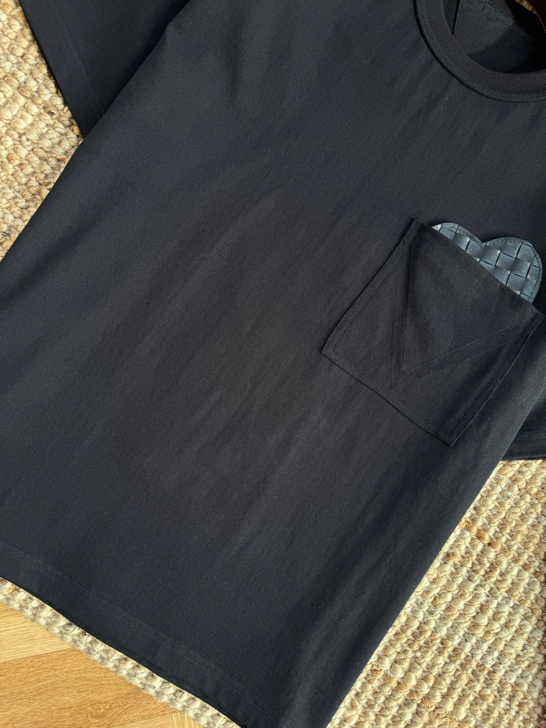 Dior – Schwarzes T-Shirt mit gemusterter Einstecktasche und Brusttasche