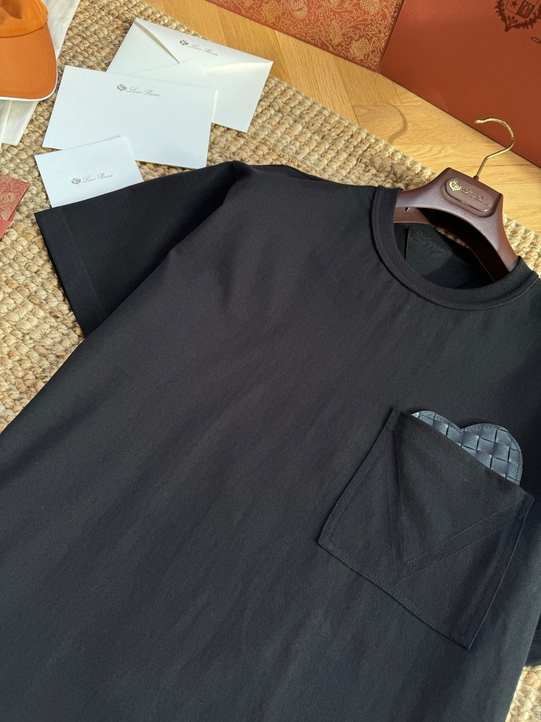 Dior – Schwarzes T-Shirt mit gemusterter Einstecktasche und Brusttasche