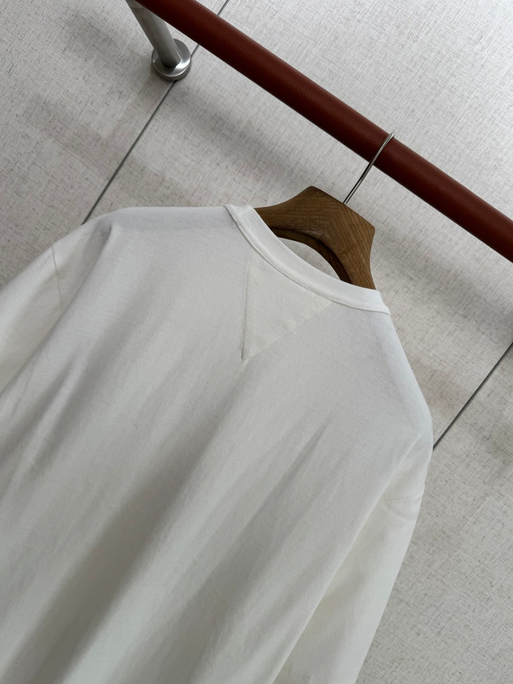 Dior – Weisses T-Shirt mit Herz-Detail in der Brusttasche