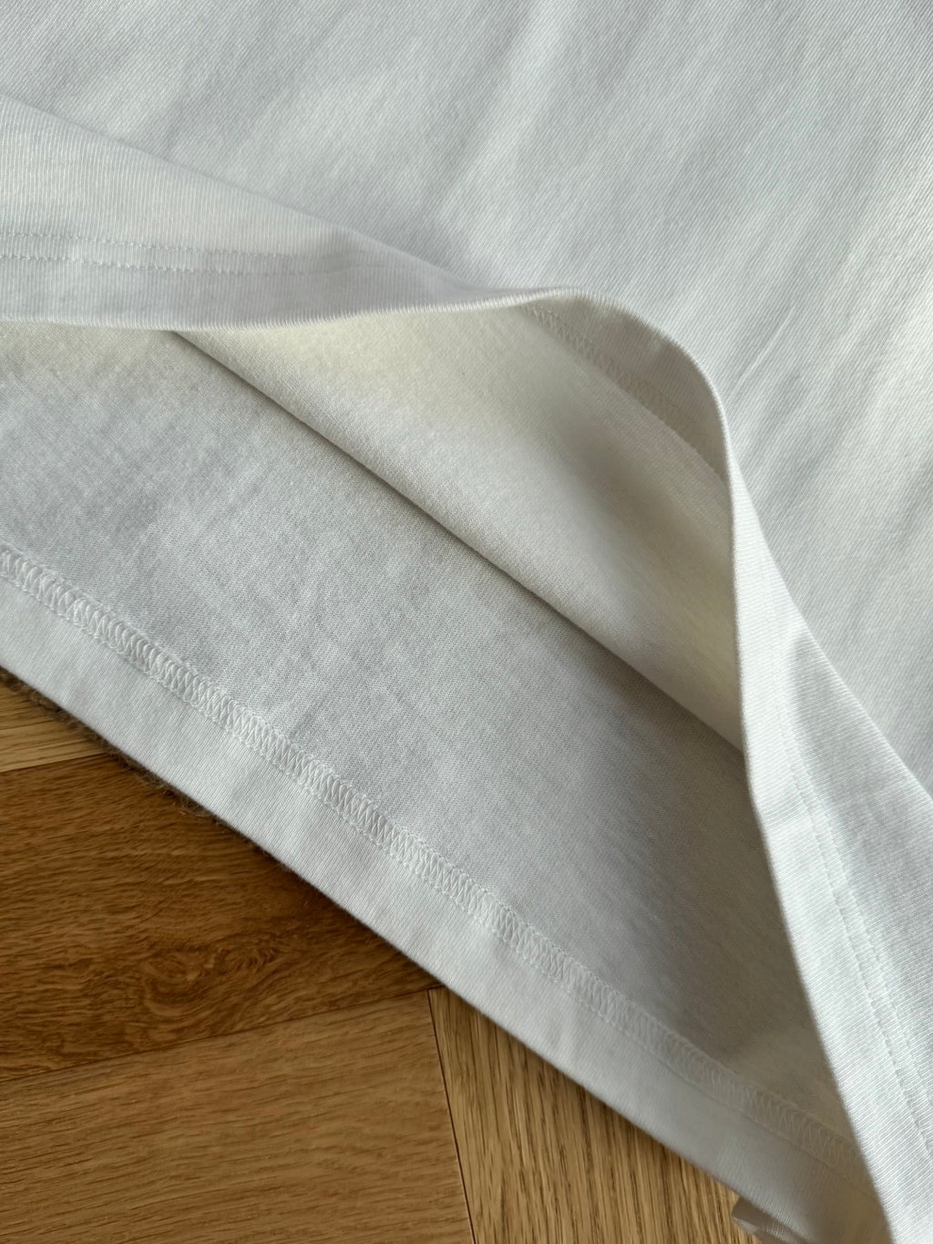 Dior – Weisses T-Shirt mit Herz-Detail in der Brusttasche