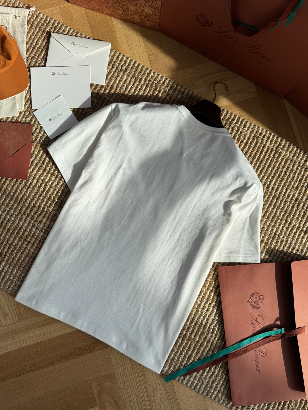Dior – Weisses T-Shirt mit Herz-Detail in der Brusttasche