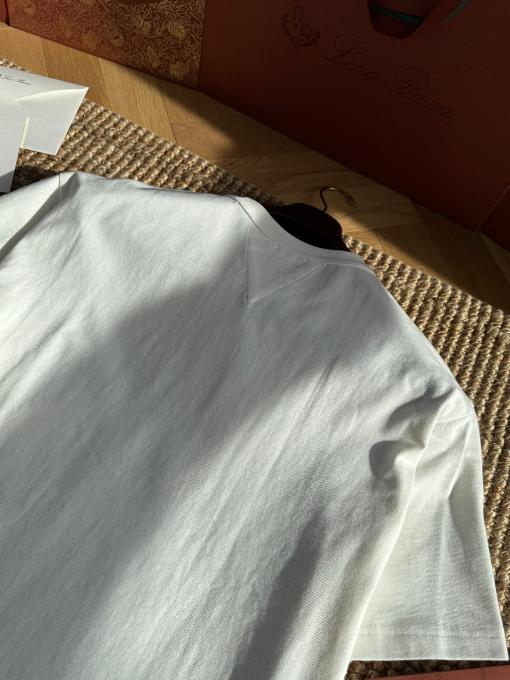 Dior – Weisses T-Shirt mit Herz-Detail in der Brusttasche