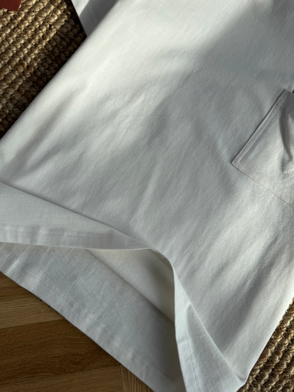 Dior – Weisses T-Shirt mit Herz-Detail in der Brusttasche