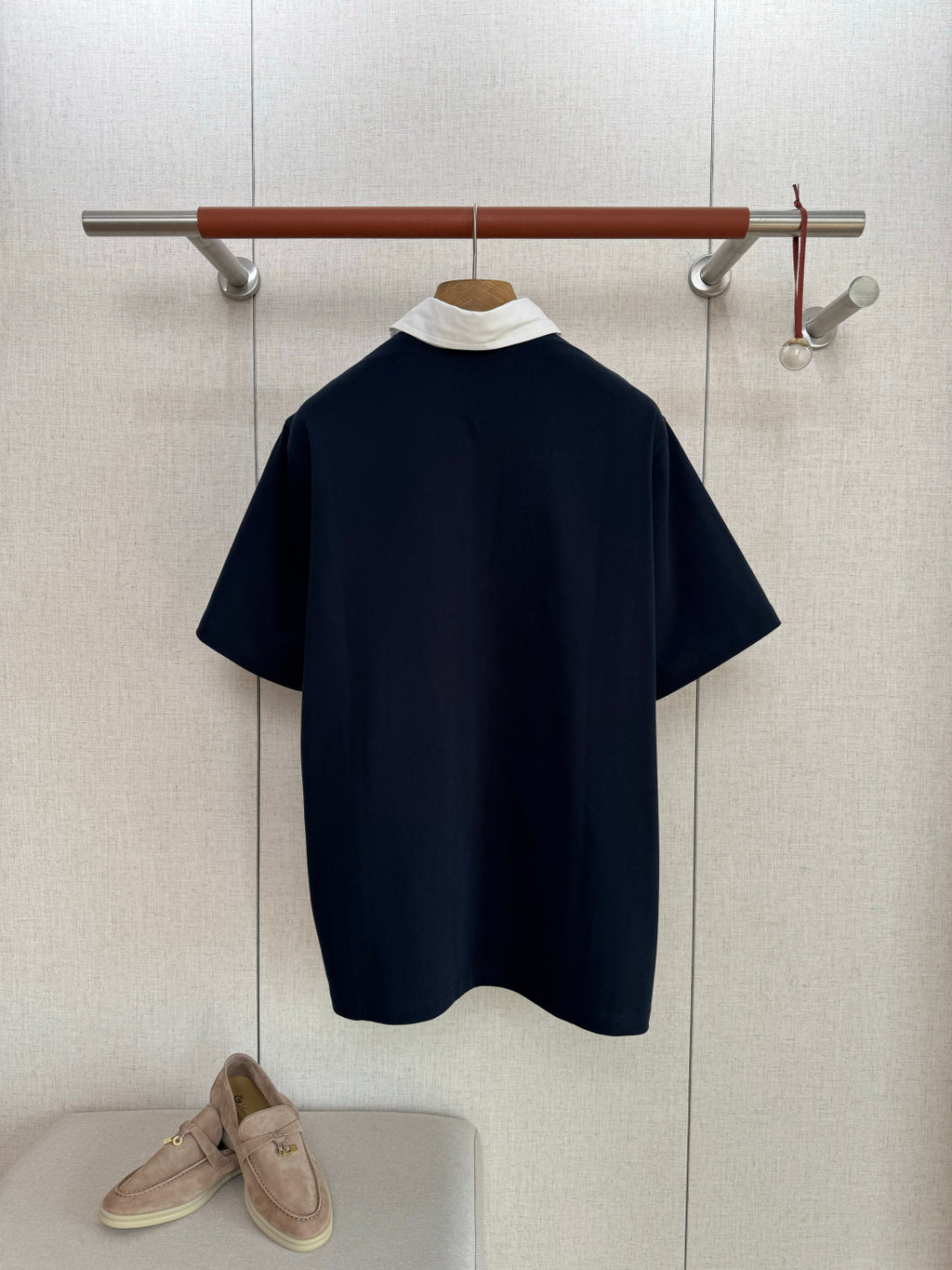 Dior – Navyblaues Polo mit weissem Kontrastkragen