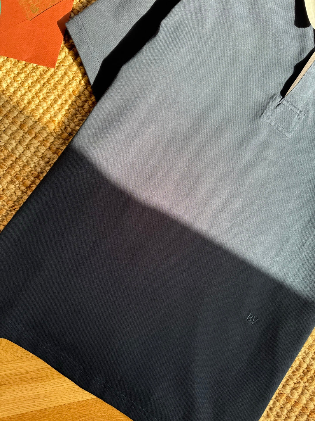 Dior – Navyblaues Polo mit weissem Kontrastkragen