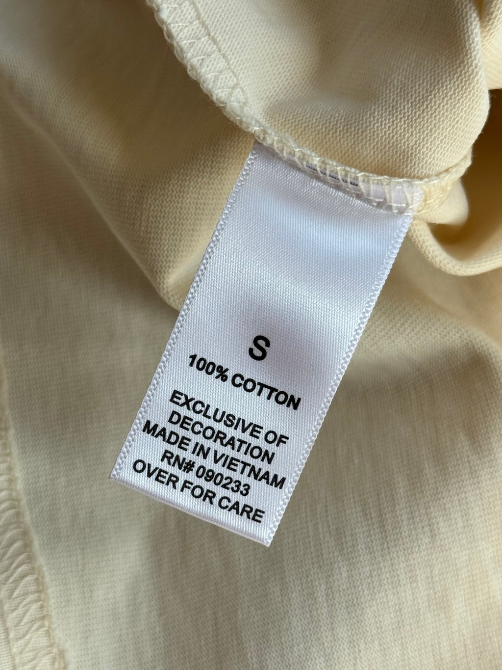 Dior T-Shirt mit Mesh-Tasche – Cremefarbenes Kurzarmshirt mit Rivet