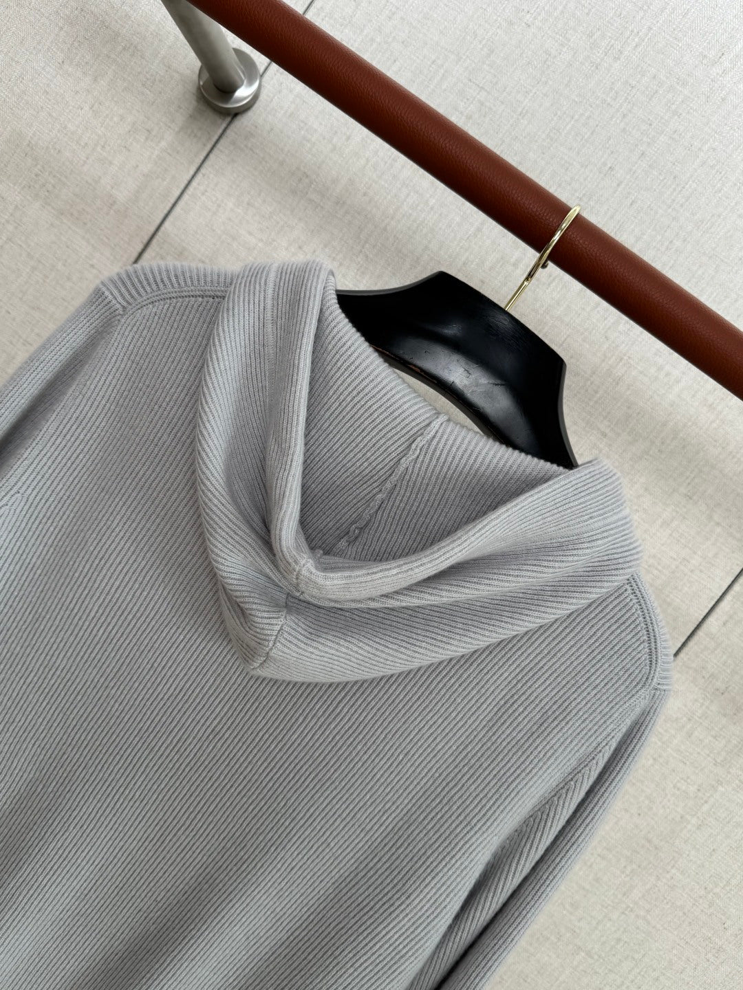 Brunello Cucinelli Hellgraue Strick-Kapuzenjacke aus Baumwolle